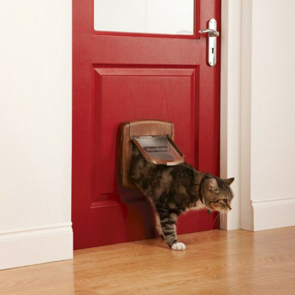 Staywell Woodgrain Magnetic 4-way Locking Deluxe Cat Flap